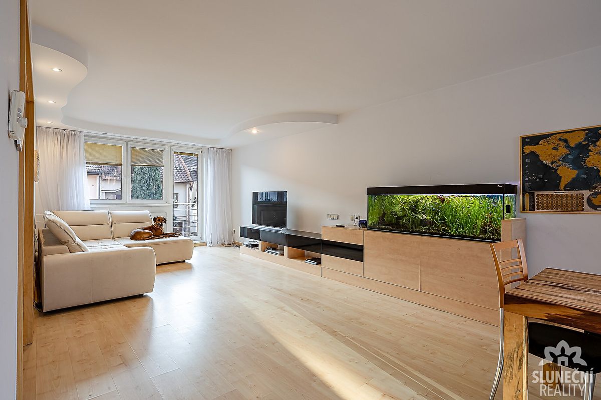 Prodej rodinného domu 240 m², pozemek 255 m² – fotografie 2