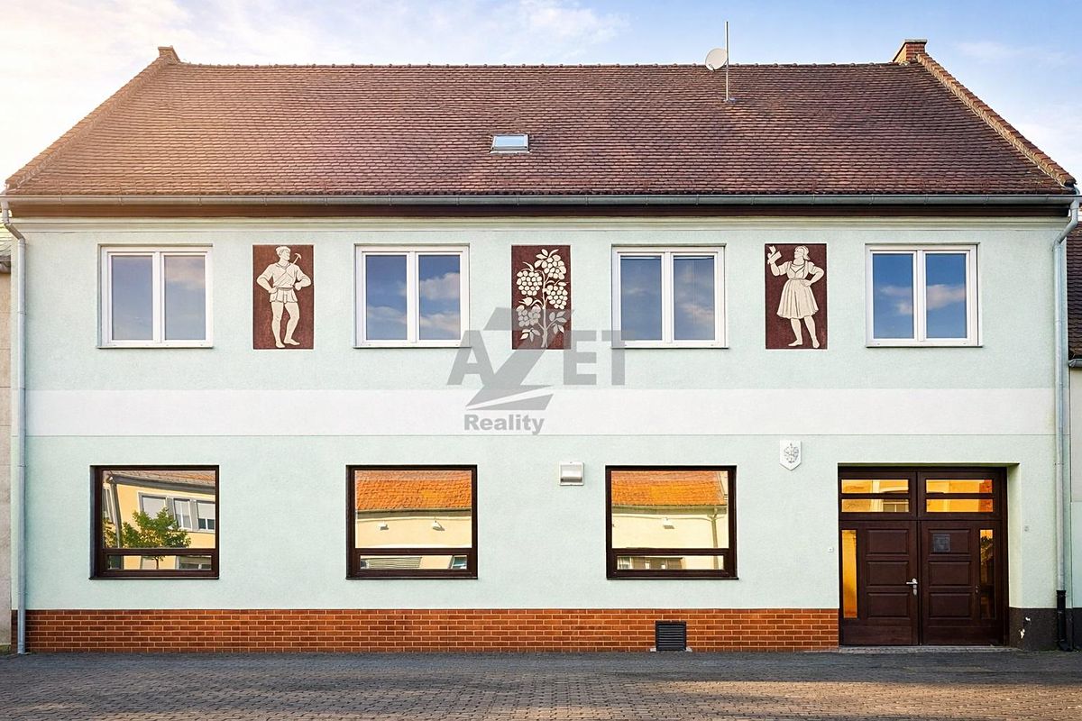 Prodej rodinného domu 650 m², pozemek 564 m² – fotografie 2