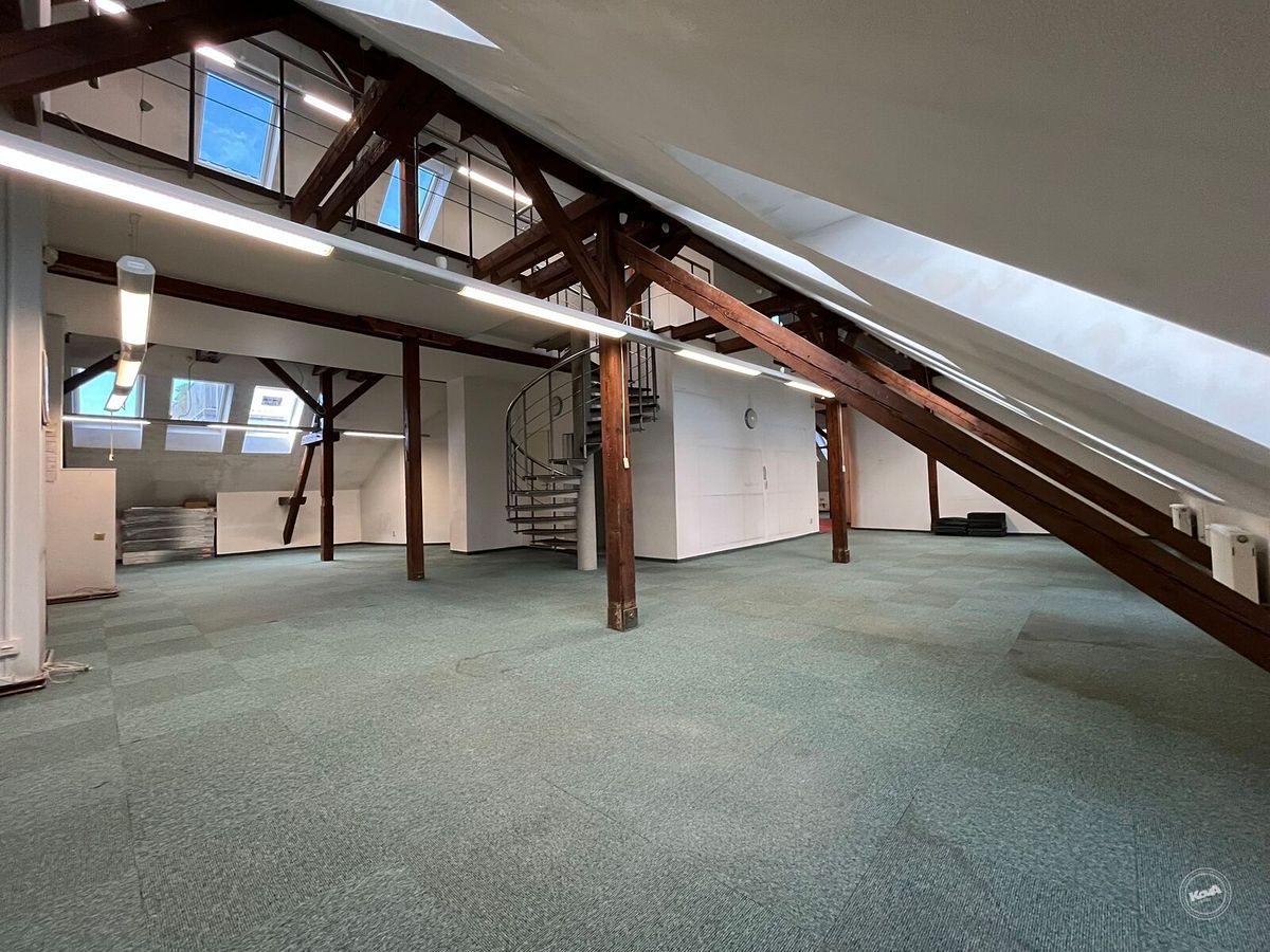 Pronájem kanceláře 400 m² – fotografie 2