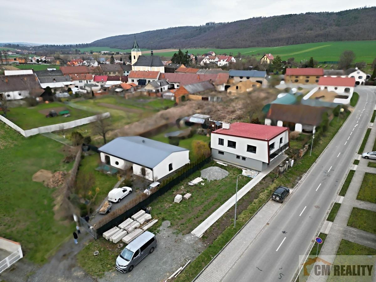 Prodej rodinného domu 164 m², pozemek 818 m² – fotografie 2
