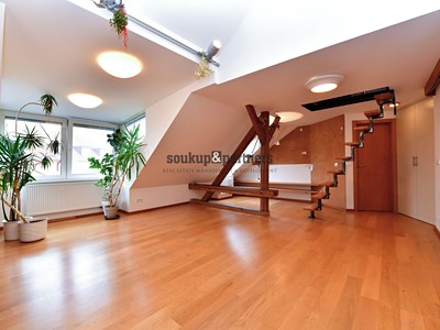 Prodej bytu 3+kk 70 m² (Podkrovní)