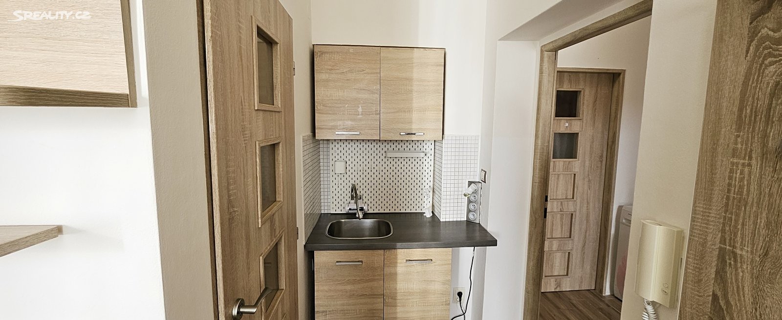Pronájem bytu 1+kk 25 m² – pohled 3