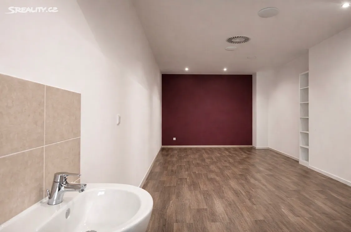 Pronájem obchodního prostoru 30 m² – pohled 2