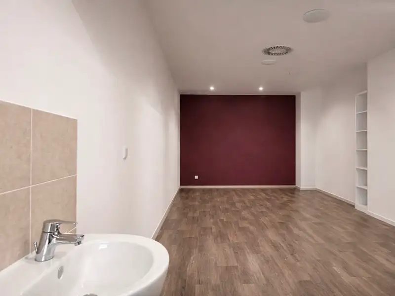Pronájem obchodního prostoru 30 m², Karlovy Vary – náhled fotky 2