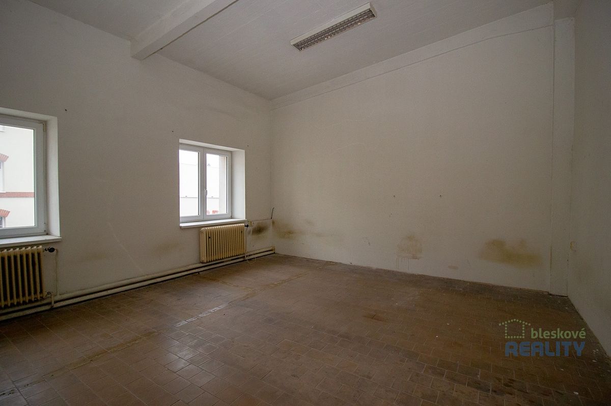 Pronájem skladového prostoru 826 m² – fotografie 3