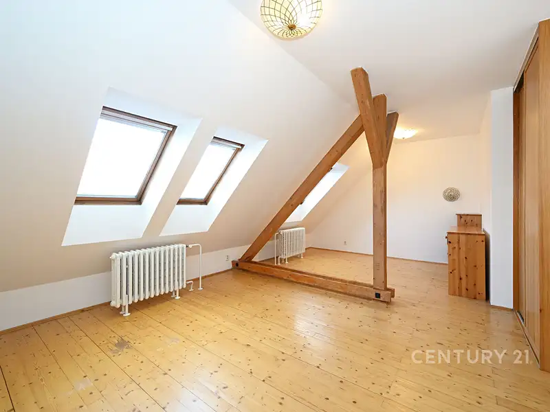 Prodej bytu 2+1 104 m², Praha – náhled fotky 3