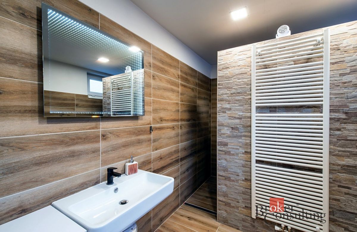 Prodej rodinného domu 234 m², pozemek 1062 m² – fotografie 5
