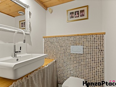 Prodej komerční nemovitosti 66 m² — photo 3