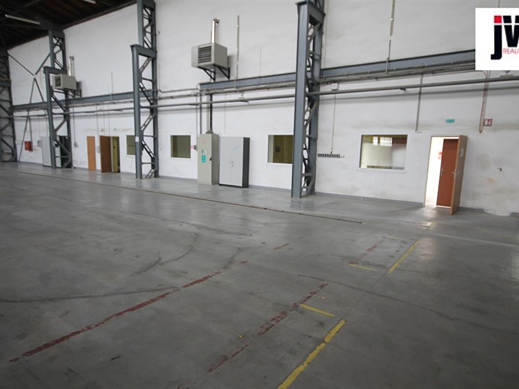 Pronájem komerčního prostoru, 2 735 m² (8 z 23)