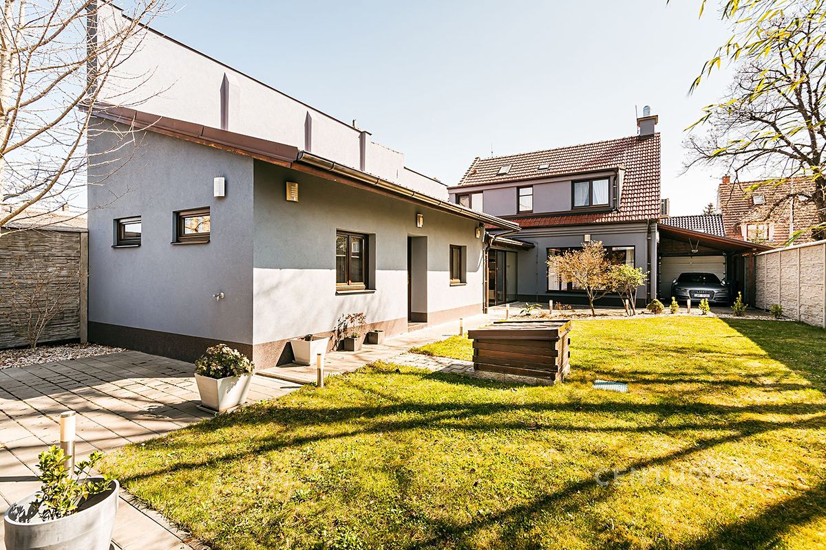 Prodej rodinného domu 218 m², pozemek 454 m²