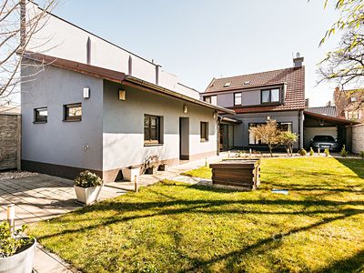 Prodej rodinného domu 218 m², pozemek 454 m²