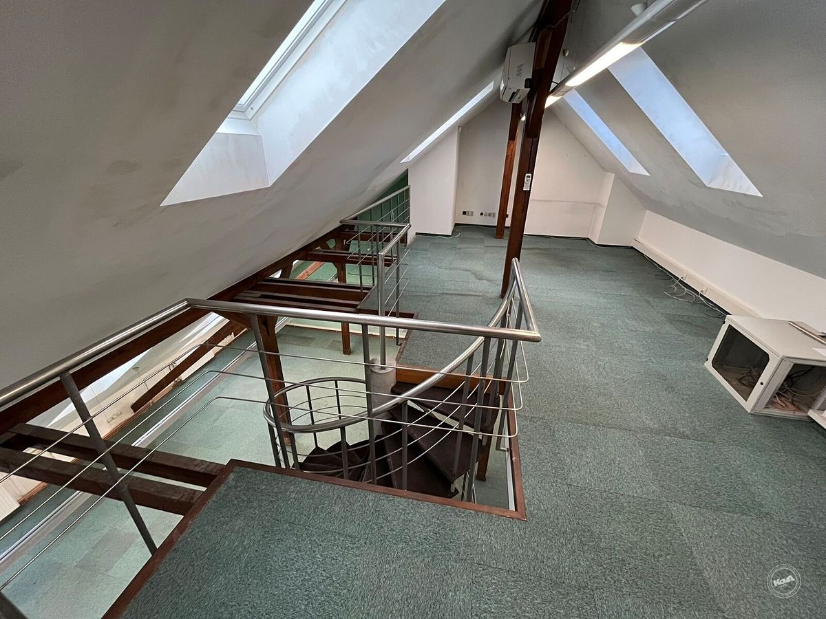 Pronájem kanceláře 400 m² – fotografie 4