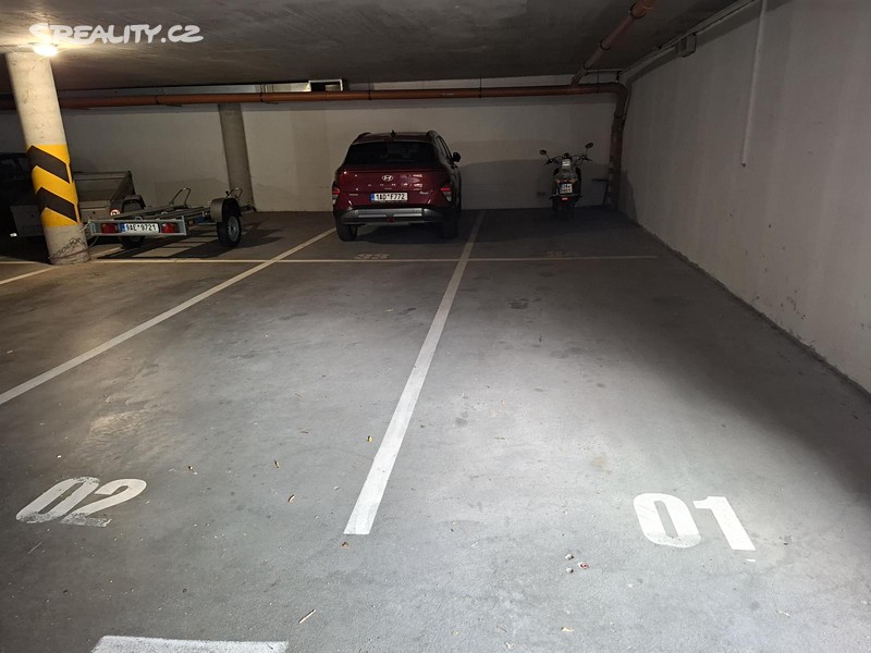 Pronájem garážového stání 15 m² - More