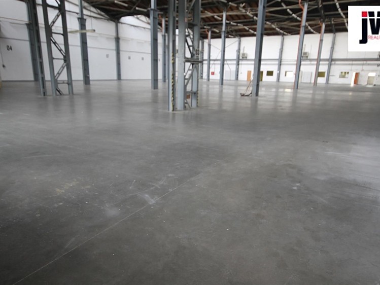 Pronájem komerčního prostoru, 2 735 m² (5 z 23)
