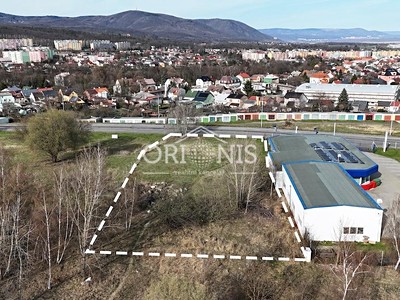 Prodej  komerčního pozemku 2 421 m²