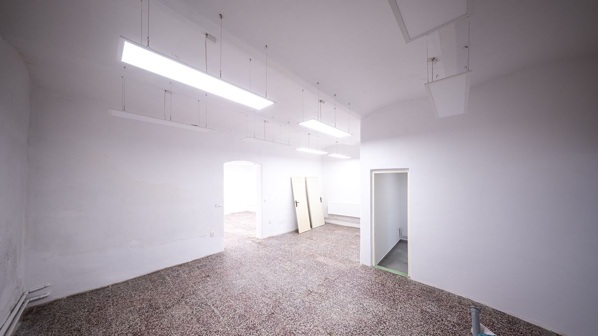 Pronájem obchodního prostoru 153 m² – fotografie 2