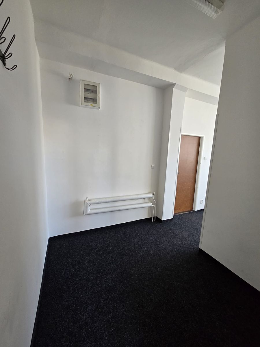 Pronájem kanceláře 92 m² – fotografie 3