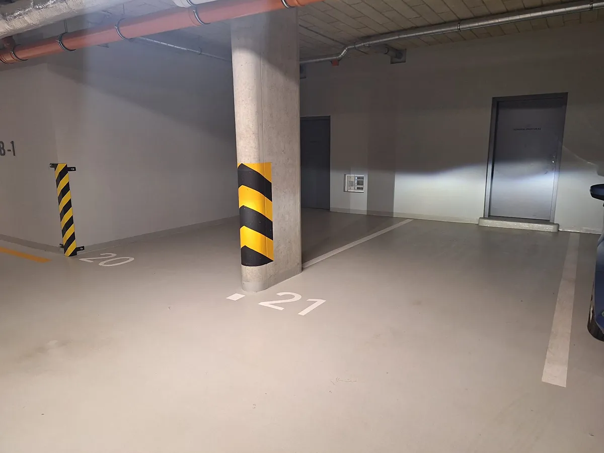 Pronájem garážového stání 25 m²