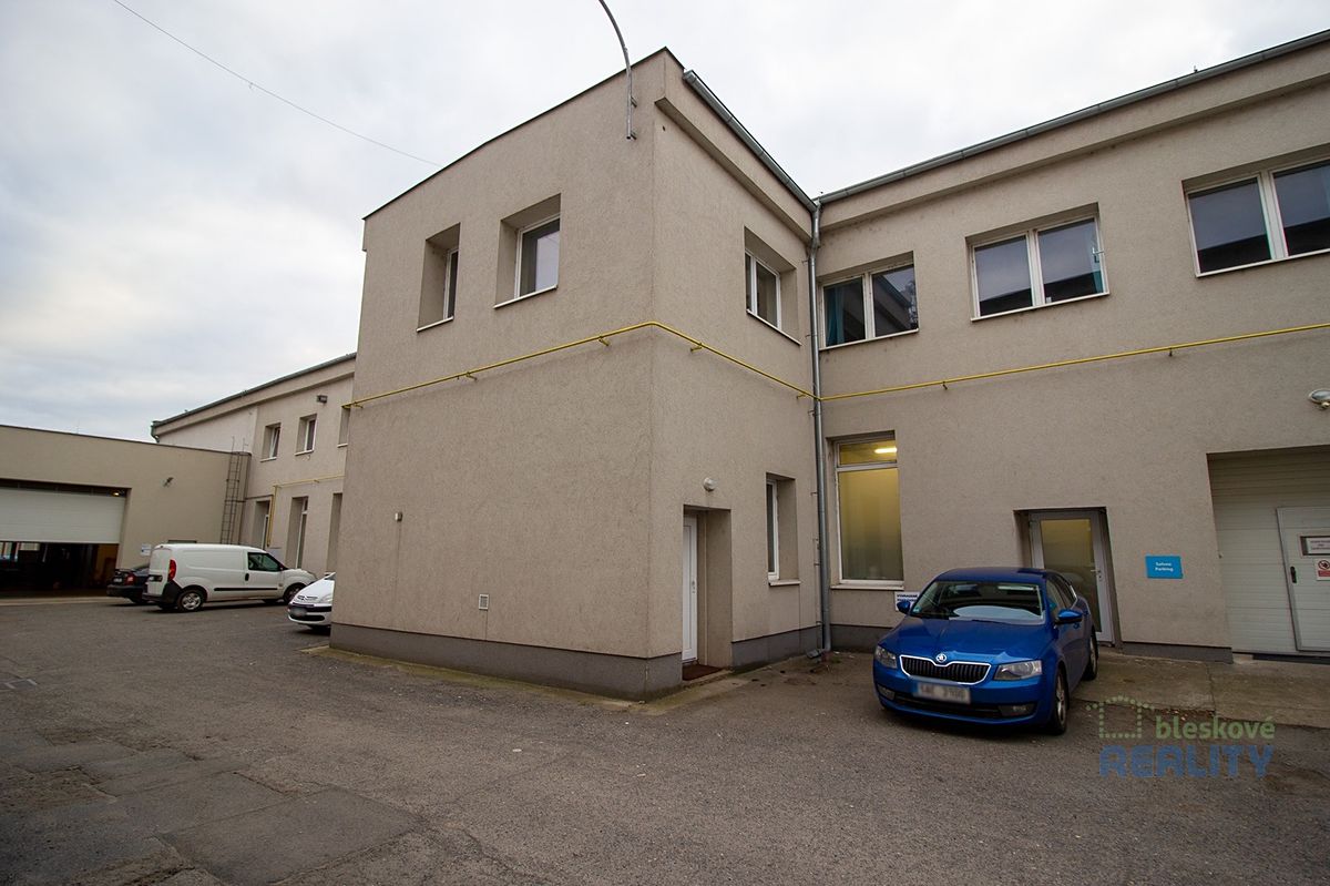 Pronájem skladového prostoru 826 m²