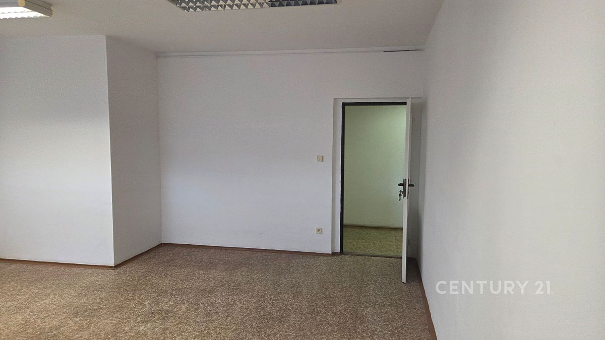 Pronájem kanceláře 86 m² – fotografie 3