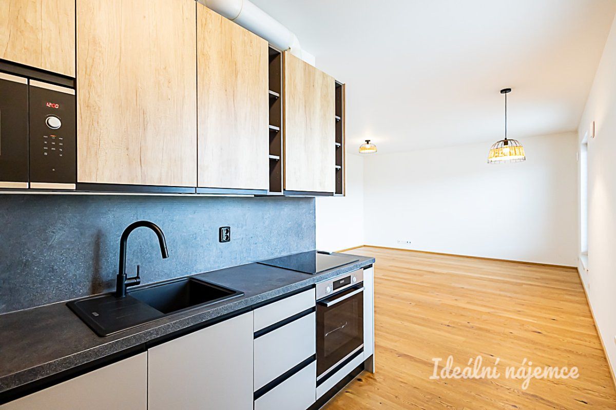 Pronájem bytu 3+kk 89 m²