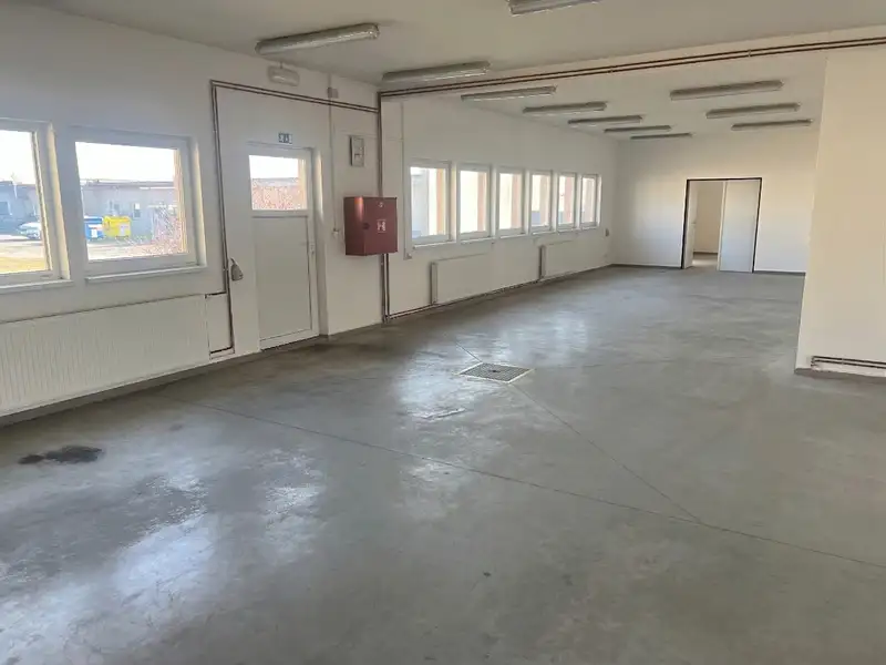 Prodej výrobní haly, prostoru 286 m², Nový Bor – náhled fotky 2