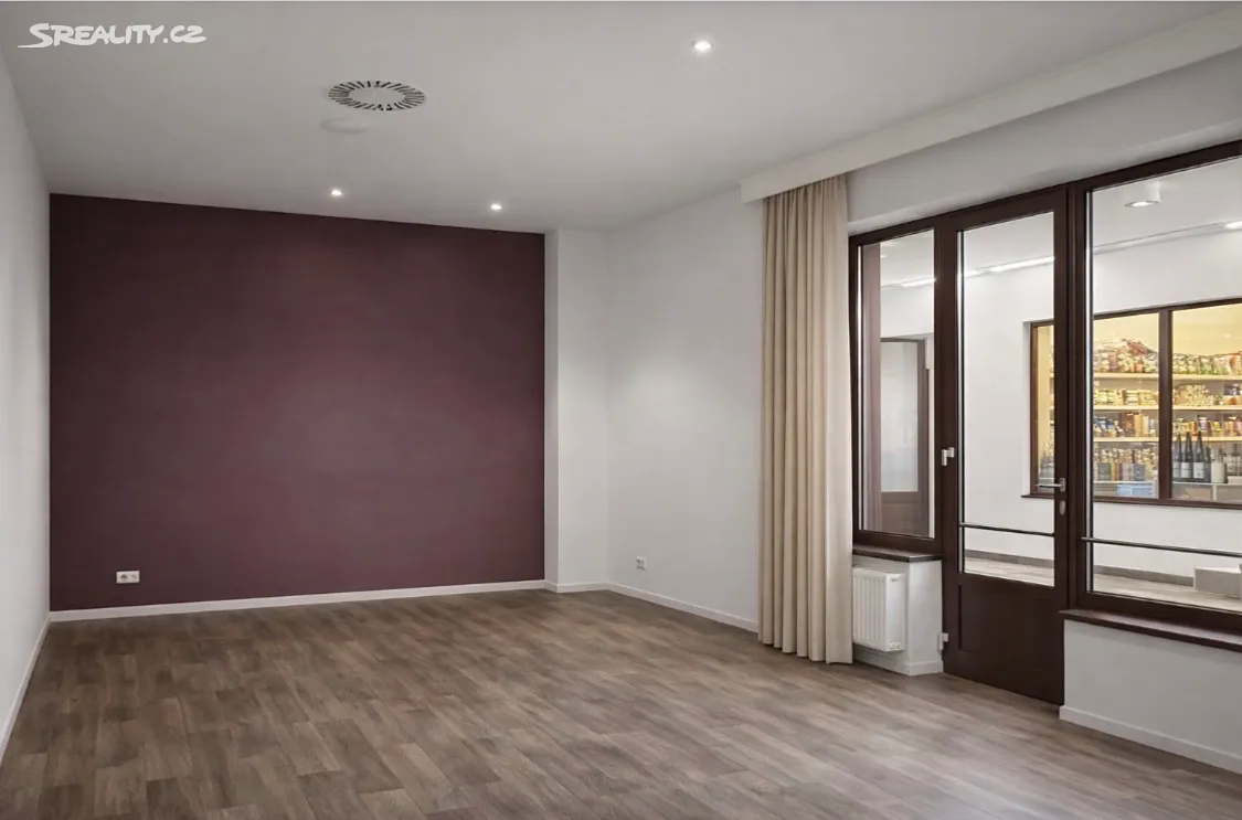Pronájem obchodního prostoru 30 m², Karlovy Vary