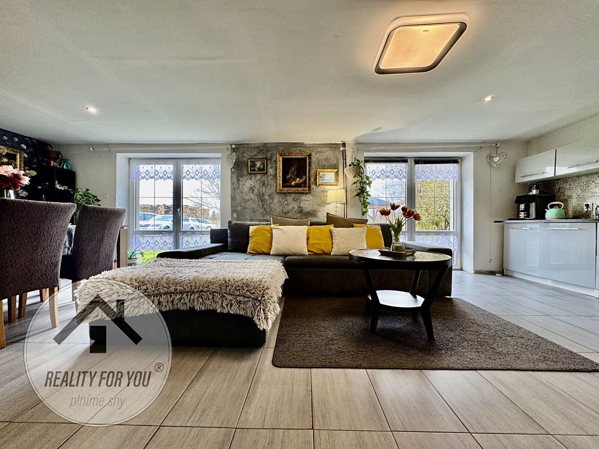 Prodej rodinného domu 240 m², pozemek 6384 m² – fotografie 3