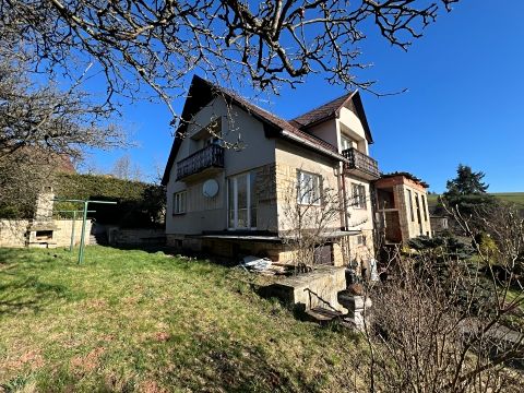 Prodej rodinného domu 220 m², pozemek 932 m² – fotografie 3