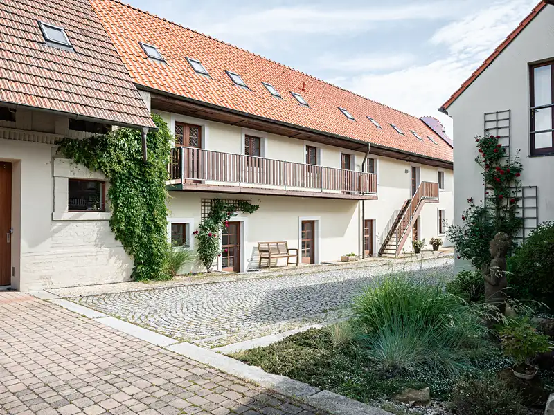 Prodej rodinného domu 1292 m², pozemek 26490 m², Ledce – náhled fotky 3