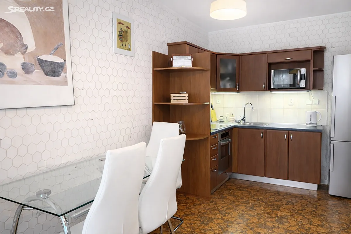 Prodej bytu 3+1 70 m² – pohled 2
