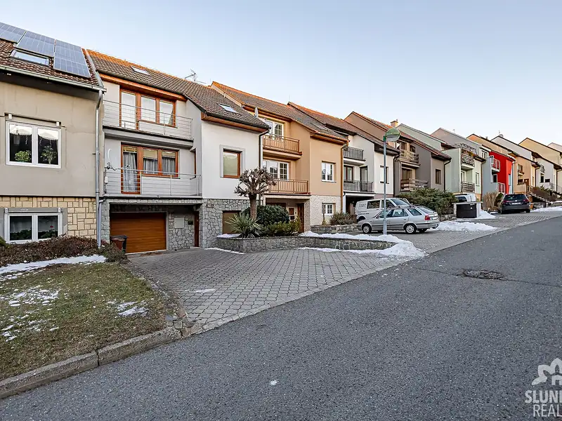 Prodej rodinného domu 240 m², pozemek 255 m², Uherské Hradiště – náhled fotky 1