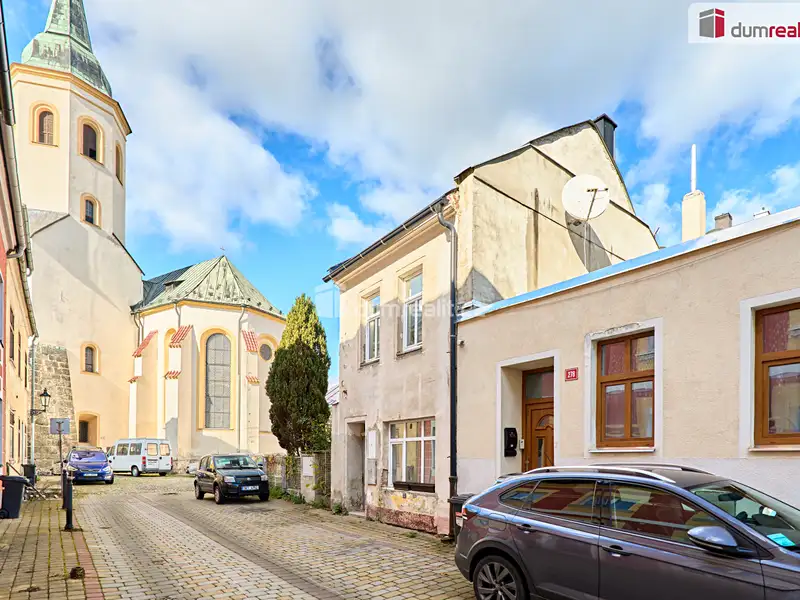 Prodej rodinného domu 100 m², pozemek 48 m², Ostrov – náhled fotky 1