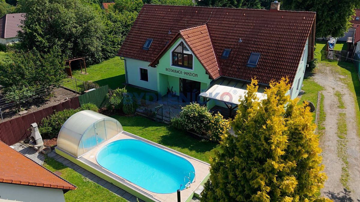 Prodej rodinného domu 275 m², pozemek 1663 m²