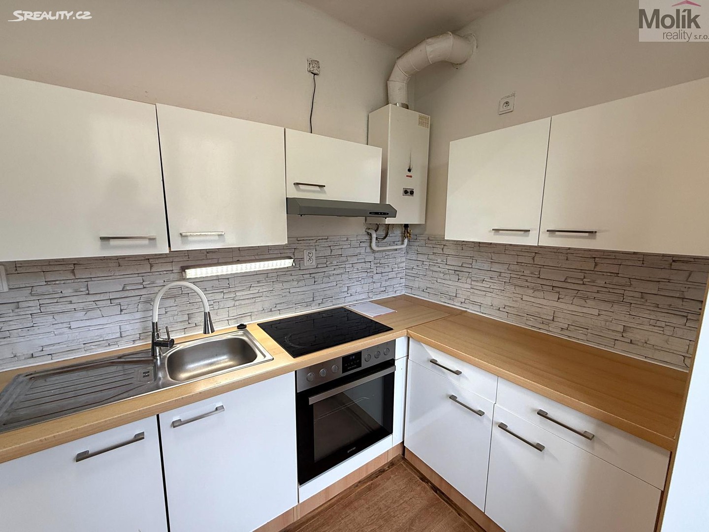Pronájem bytu 2+1 55 m² – pohled 2