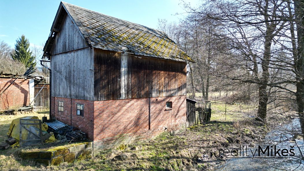 Prodej rodinného domu 168 m², pozemek 2359 m²