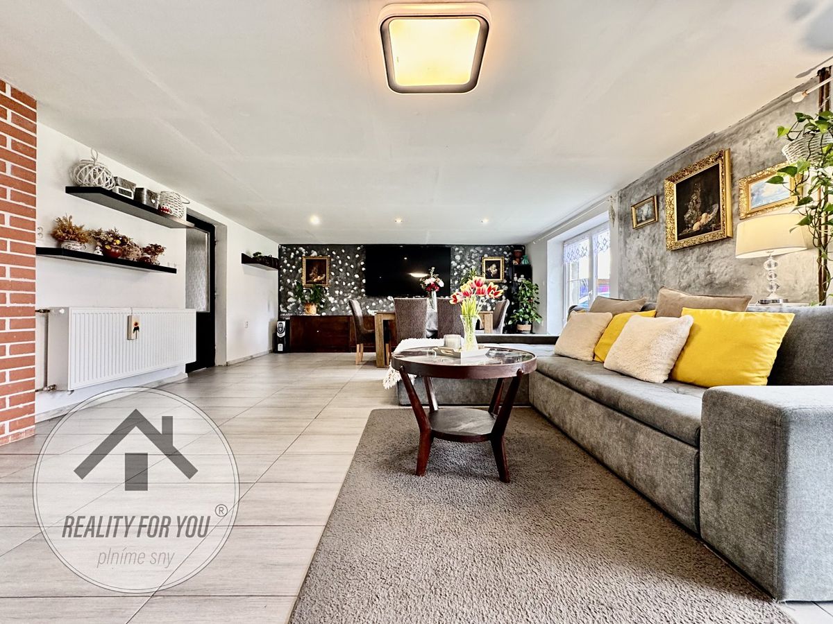 Prodej rodinného domu 240 m², pozemek 6384 m² – fotografie 4