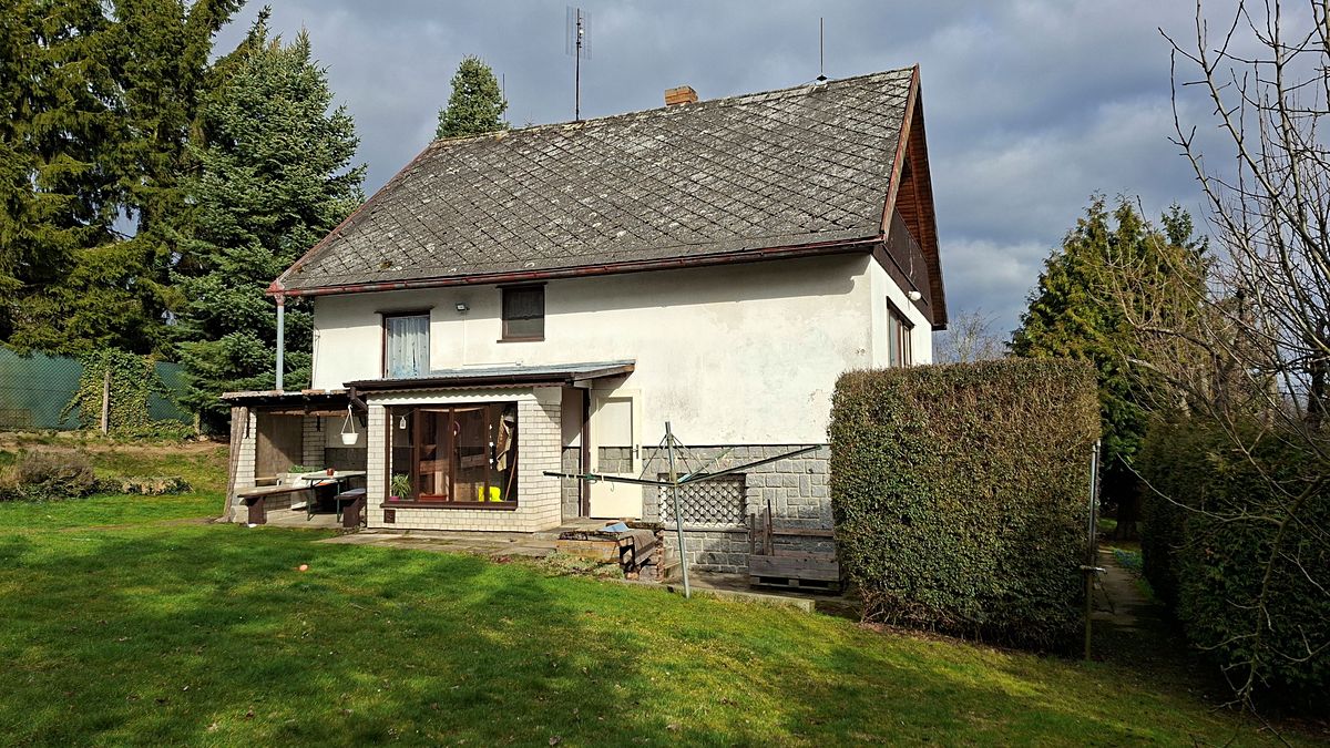 Prodej rodinného domu 300 m², pozemek 1090 m² – fotografie 3