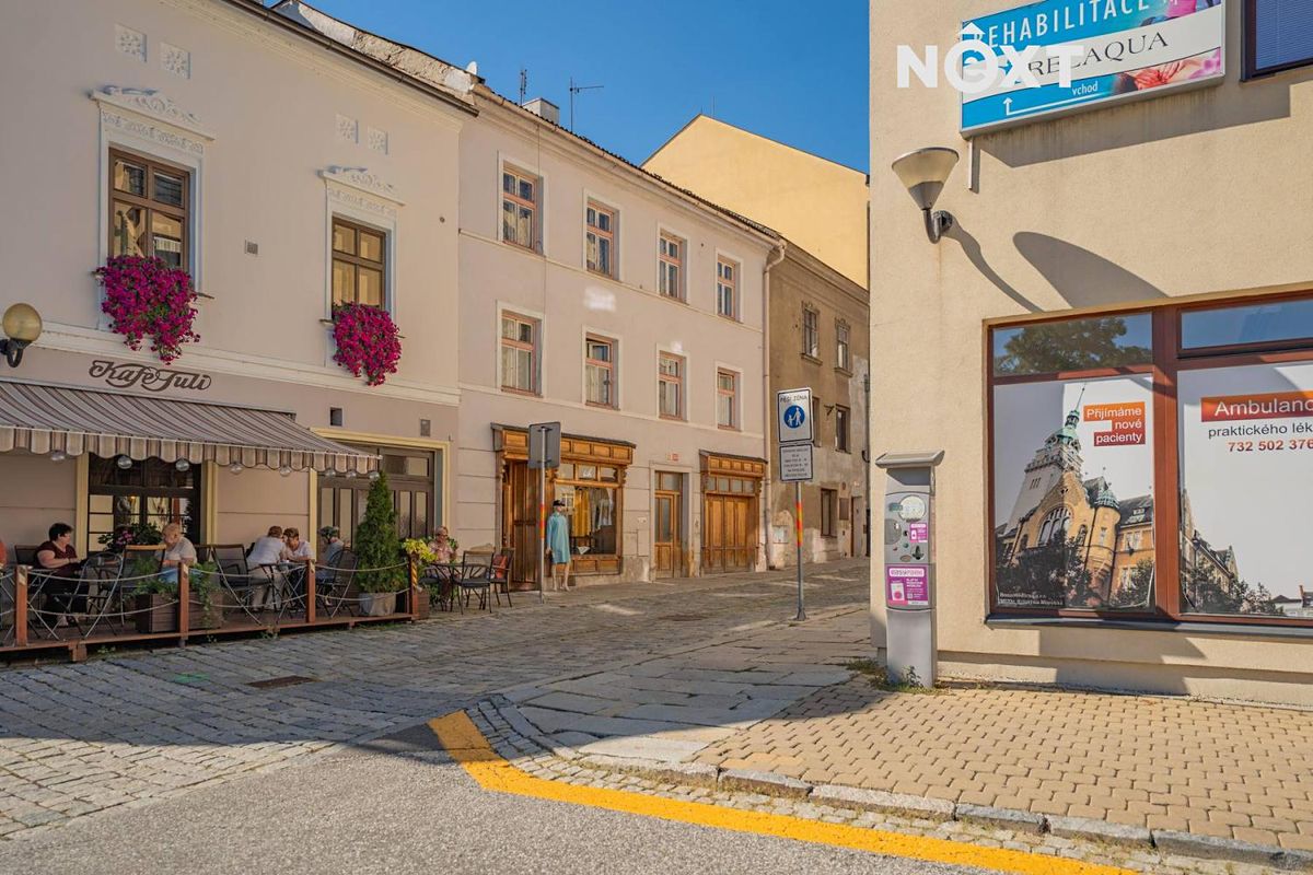 Prodej rodinného domu 180 m², pozemek 131 m² – fotografie 2