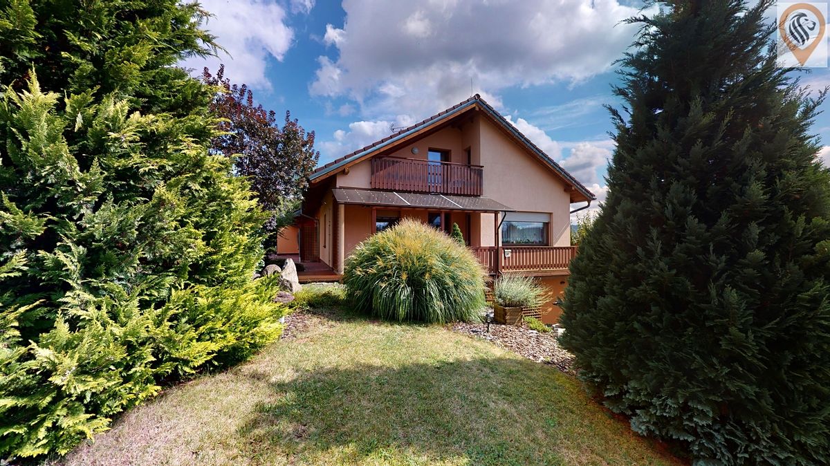 Prodej rodinného domu 314 m², pozemek 1612 m² – fotografie 2