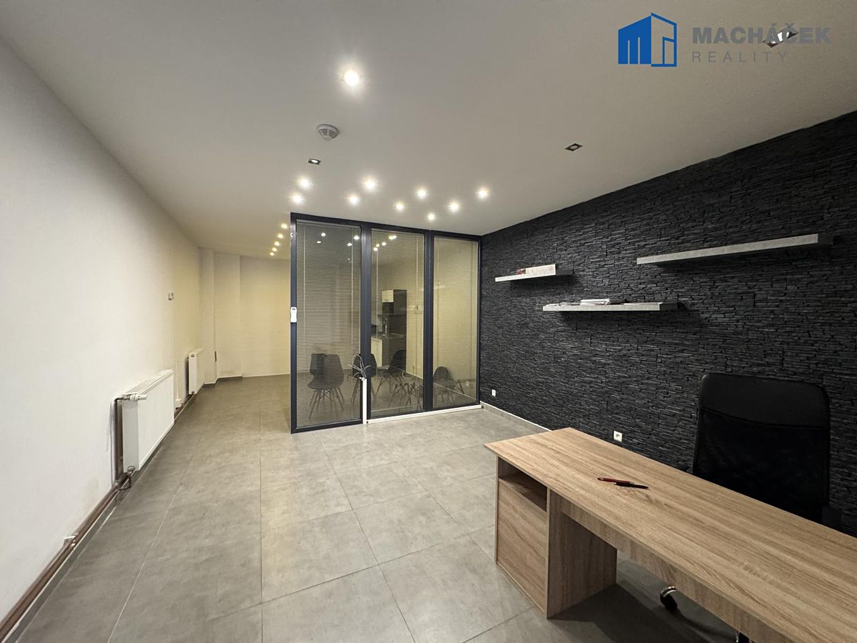 Pronájem kanceláře 70 m² – fotografie 3