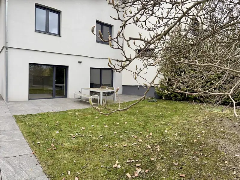 Pronájem rodinného domu 126 m², pozemek 263 m², Praha – náhled fotky 2