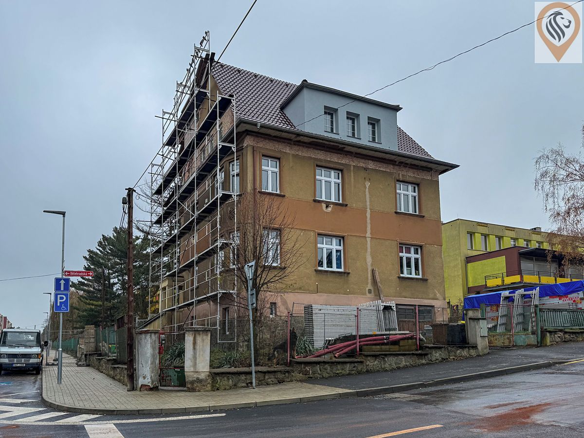 Prodej vily 300 m², pozemek 304 m² – fotografie 2