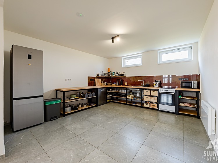 Prodej komerčního prostoru, 146 m² (13 z 52)