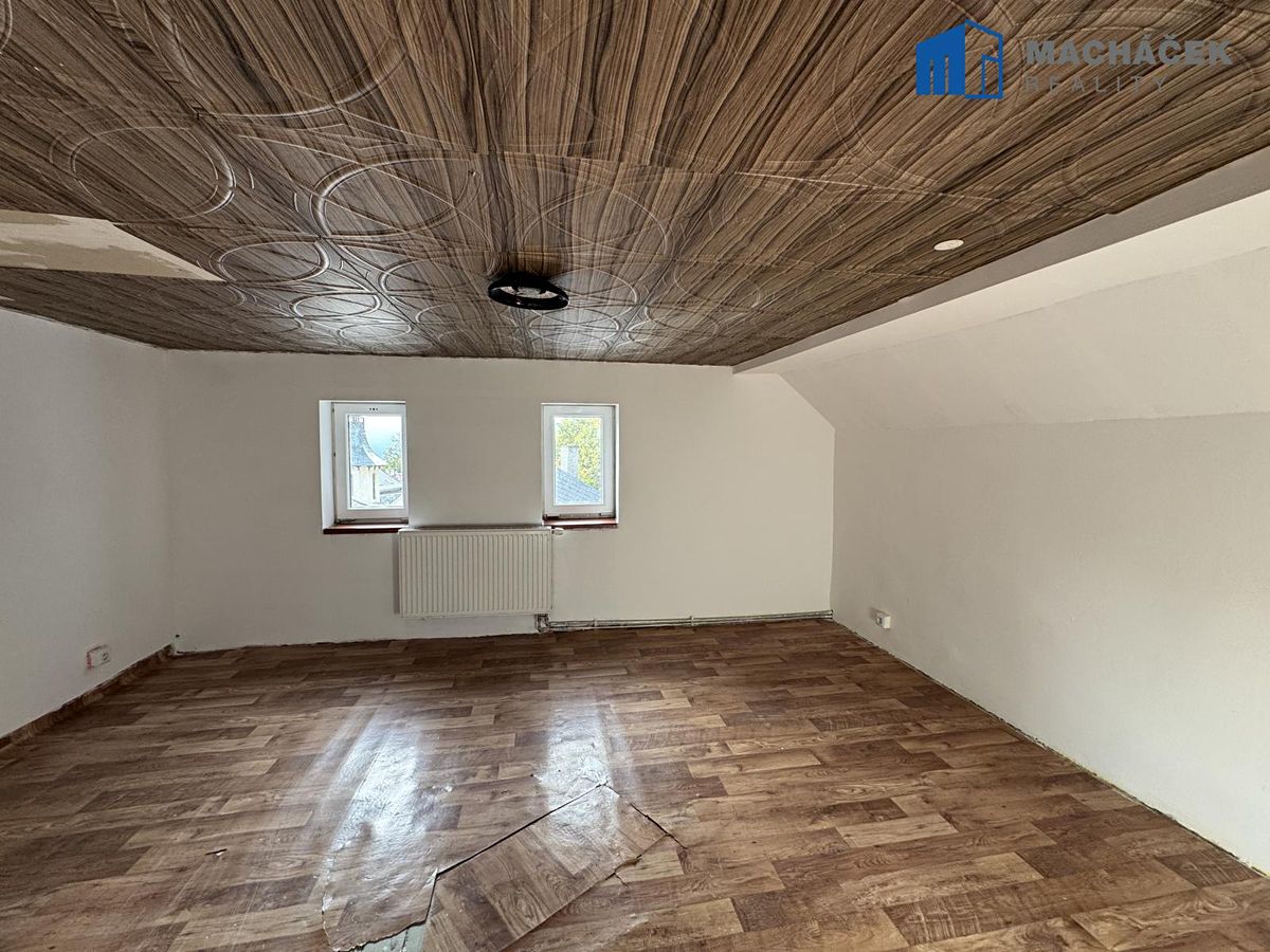 Prodej rodinného domu 204 m², pozemek 189 m² – fotografie 4