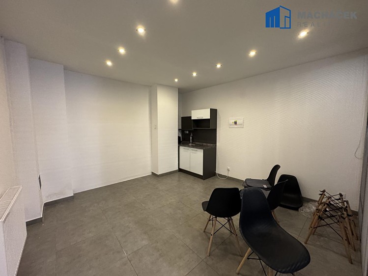 Pronájem komerčního prostoru, 70 m² (8 z 9)