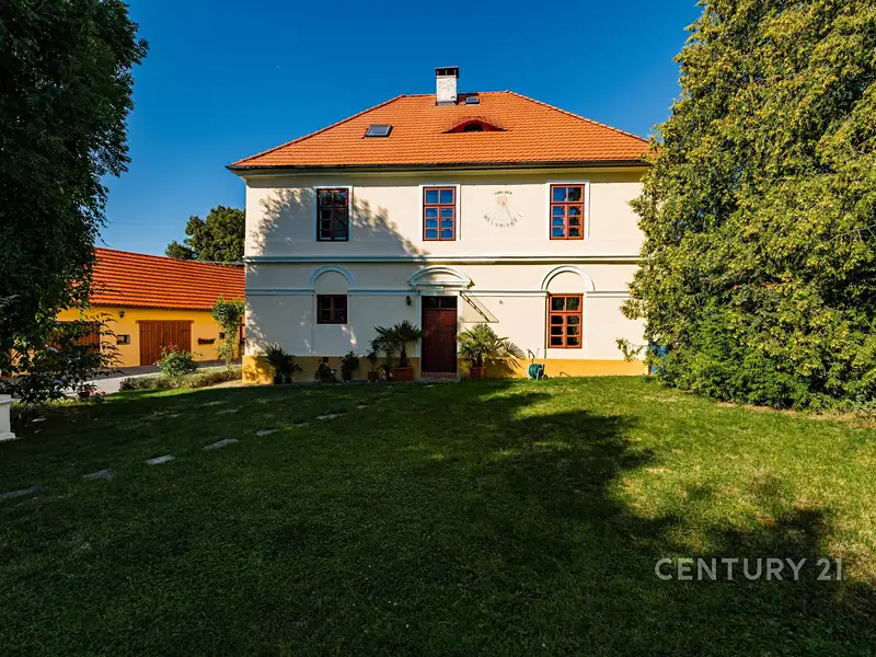 Prodej rodinného domu 465 m², pozemek 2031 m², Roudná – náhled fotky 1