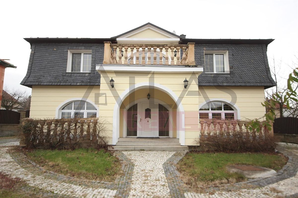 Pronájem vily 360 m², pozemek 860 m²