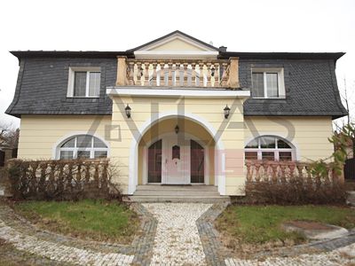 Pronájem vily 360 m², pozemek 860 m²