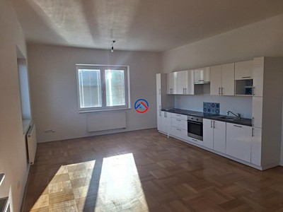 Pronájem bytu 3+kk 100 m² (Jednopodlažní)